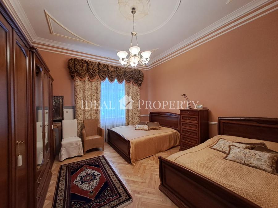 For sale is a private house in Asari, with a swimming pool and sauna.